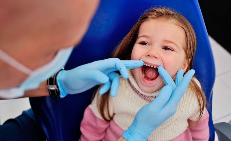 At What Age Should I Take my Child to the Dentist?